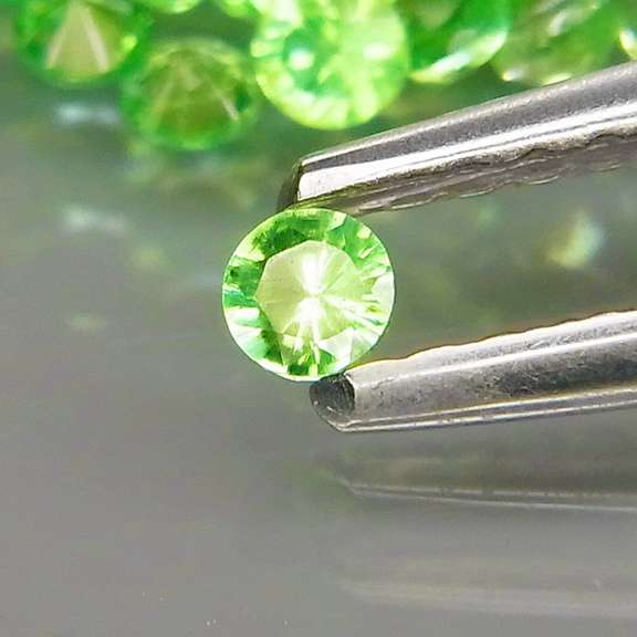 Very rare 2.50ct untreated apple green Tsavorite set
