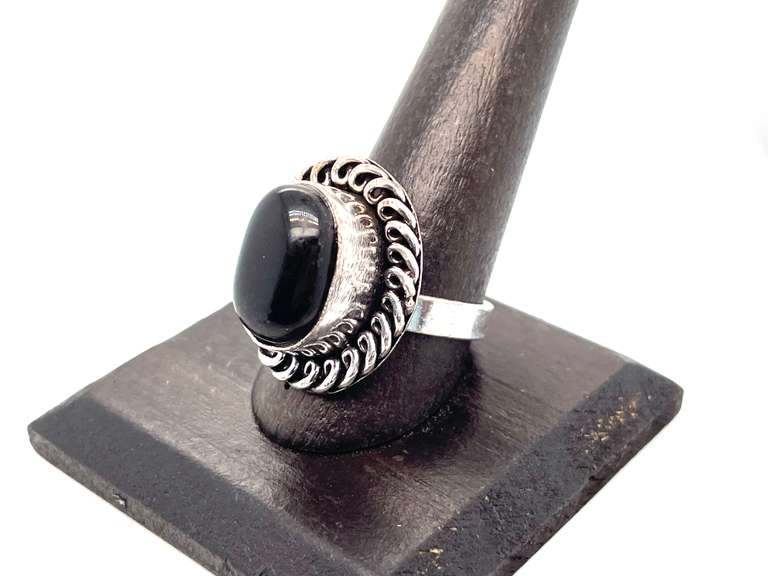 👻GORE-GEOUS! 👻 Oval Black Onyx Tibetan Silver Rope Design Ring