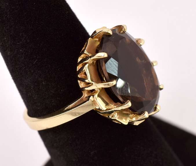 Brilliant Oval Cut Smokey Quartz Ring in Yellow Gold