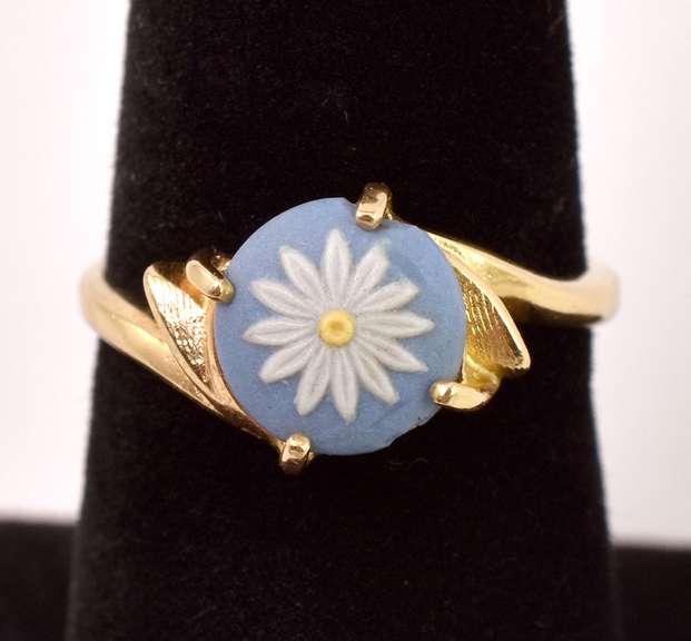 Lovely Wedgwood Style Ring in 14K Yellow Gold