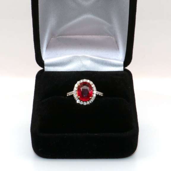 Stunning Ruby and Diamond 14kt Ring