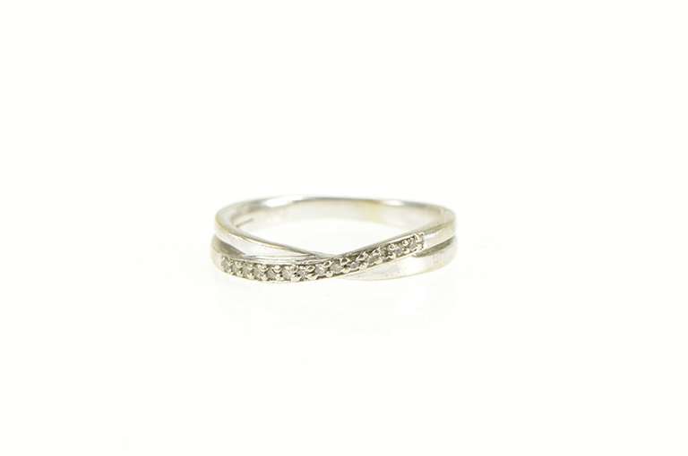 10K White Gold Diamond Criss Cross Wedding Band Ring