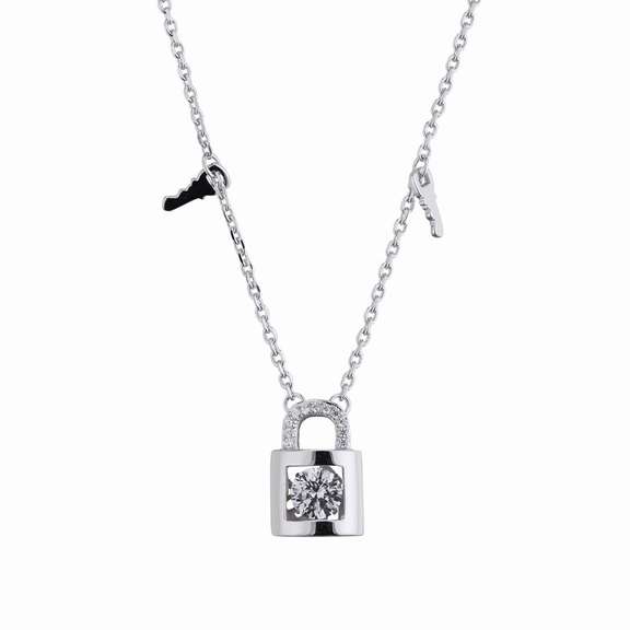 'Let's Lock this Love" Dancing center stonependant