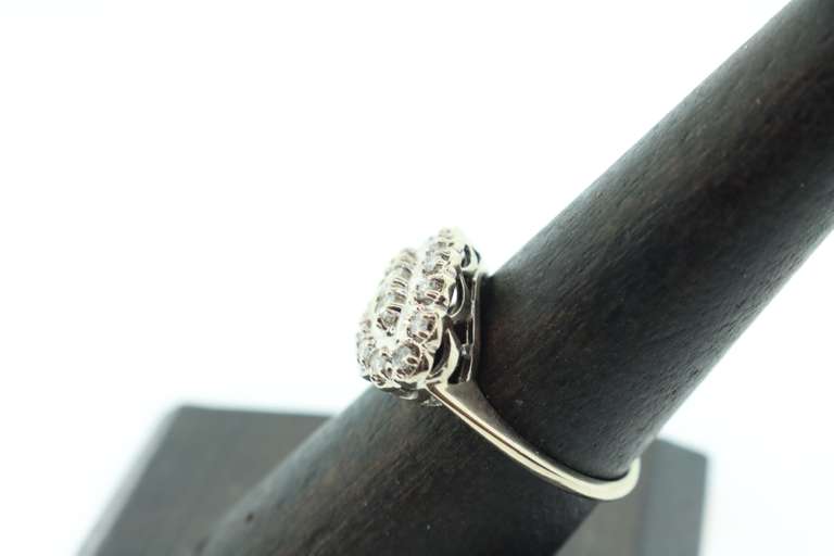 LADIES 14K WHITE GOLD AND DIAMOND ANTIQUE RING.