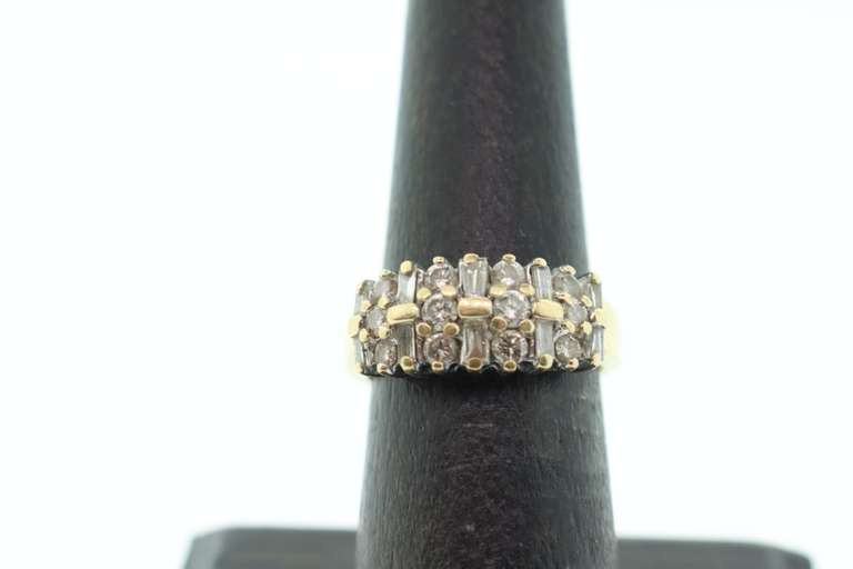 LADIES 14K GOLD AND DIAMOND BAND