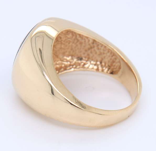Attractive Yellow Gold Black Onyx Gent's Ring