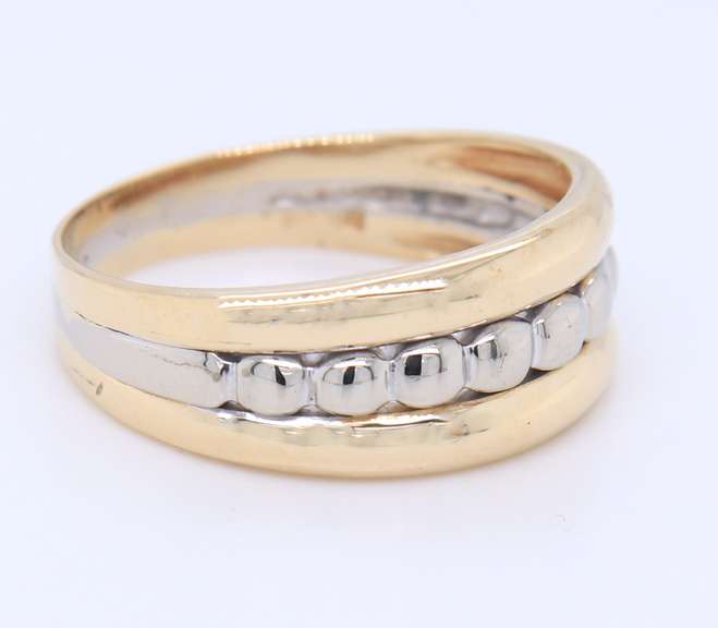 Attractive Two Tone Gold Milor Italy Dot Ring
