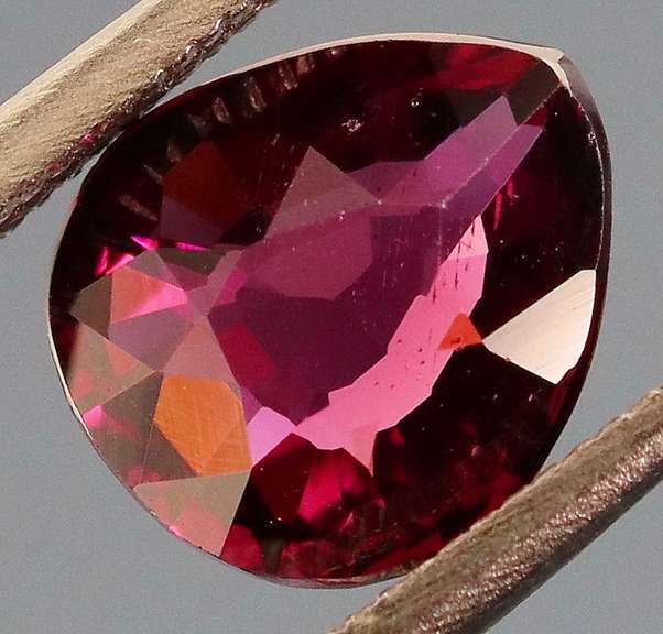 Glittering 1.61ct untreated top violet pink Rhodolite Garnet