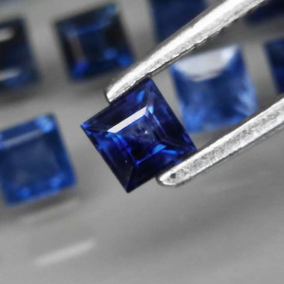 Exquisite 3.17ct 30 piece Sapphire set