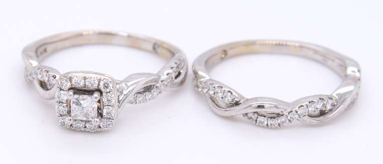 Incredible White Gold Princess Cut Diamond Twisted Engagement Ring with Band