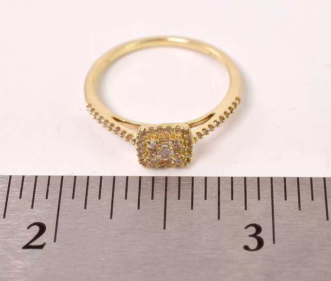 Intricate Diamond Cluster Ring in Yellow Gold