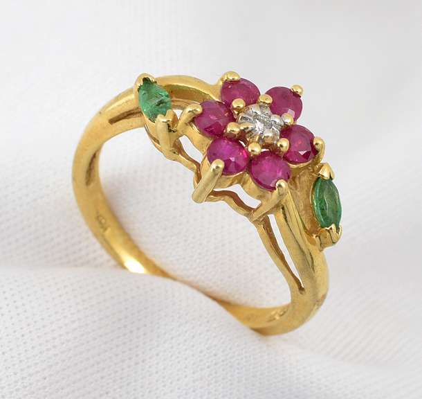 Nice Ruby and Emerald Ring
