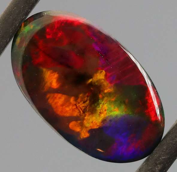 Full body flashing 2.60ct Welo Black Opal