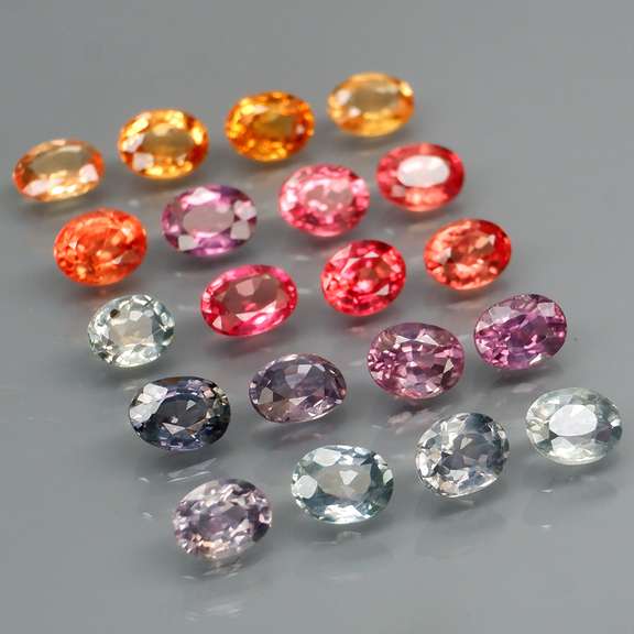 Glittering 20 piece 4.18ct fancy color Sapphire set