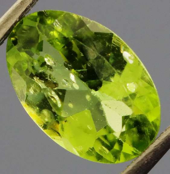 Eye catching 2.31ct Burma green Peridot