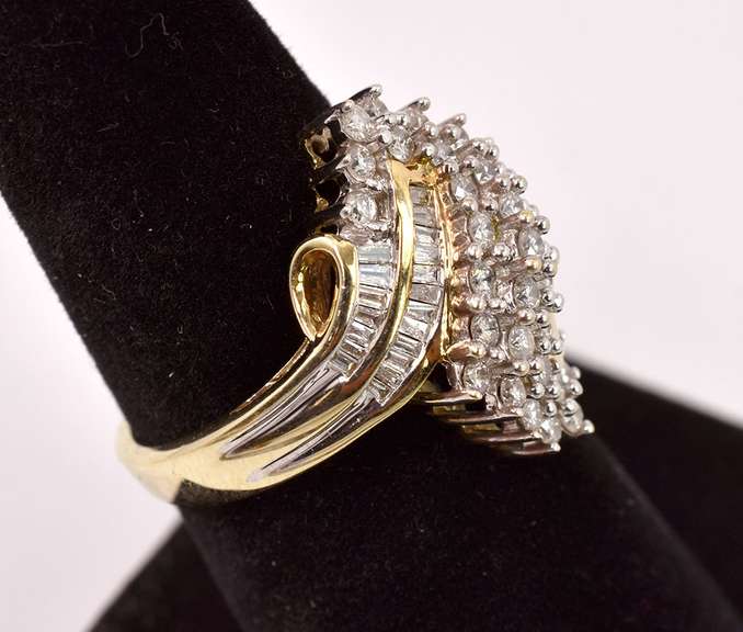 Fantastic Diamond Cluster Ring in Yellow Gold