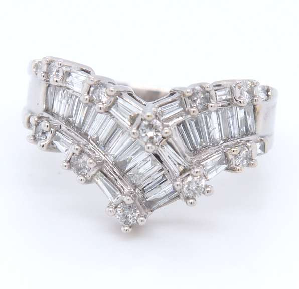 Luxurious White Gold Mix Cut Baguette and RBC Diamond Chevron Ring
