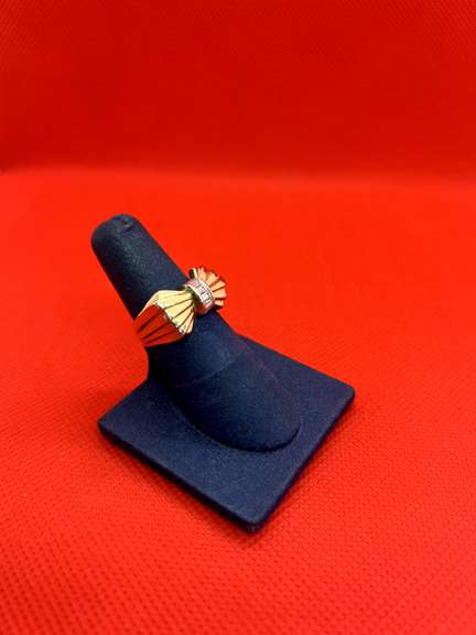 ELEGANT 14K YELLOW GOLD RING WITH  0.50 CARAT OF DIAMOND