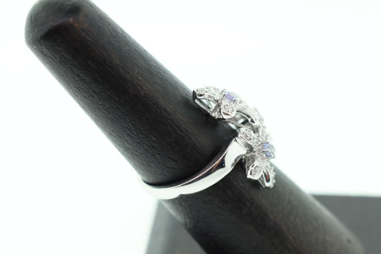 LADIES 10K WHITE GOLD AND DAMOND FLORAL RING