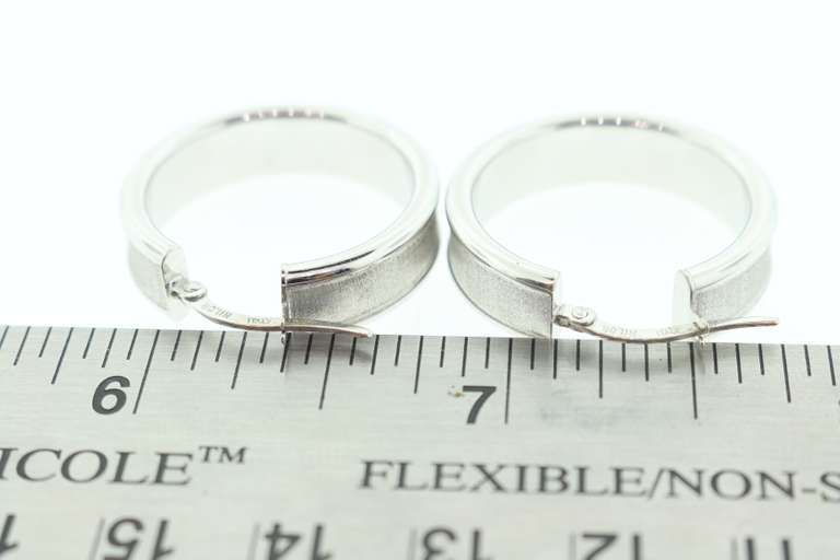 LADIES 18K WHITE GOLD LOOP EARRINGS