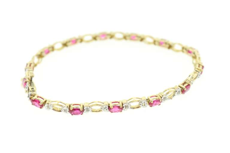 LADIES RUBIES AND DIAMOND GOLD BRACELET.