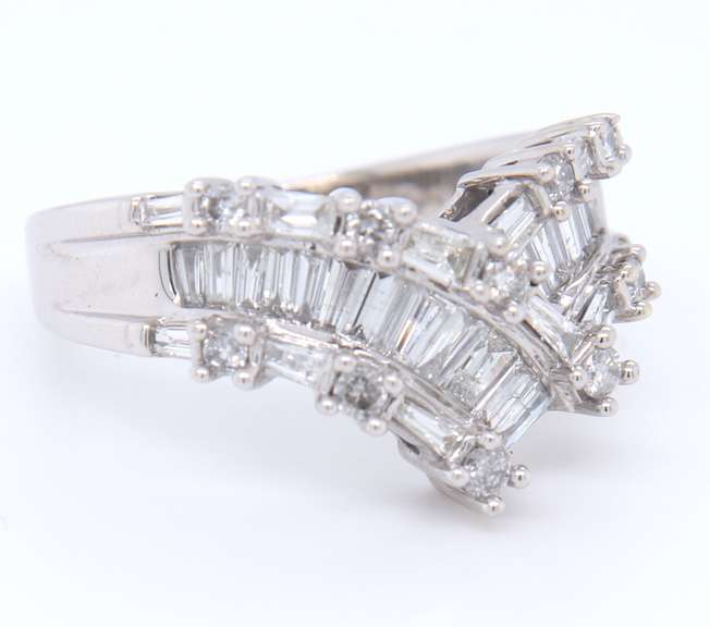 Luxurious White Gold Mix Cut Baguette and RBC Diamond Chevron Ring