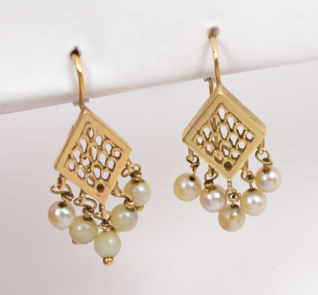 Tasteful Dangling Pearl Earrings in 14K Yellow Gold