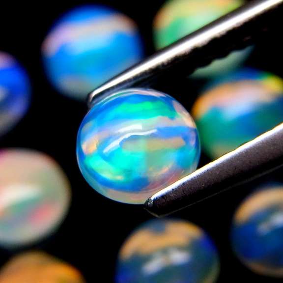 Beautiful 3.95ct unheated Ethiopian jelly opal set