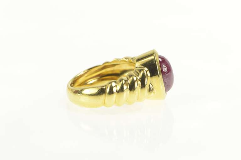 18K Yellow Gold 4.10 Ct Natural Ruby Cabochon Scalloped Ring