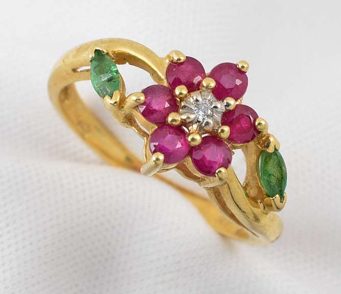 Nice Ruby and Emerald Ring