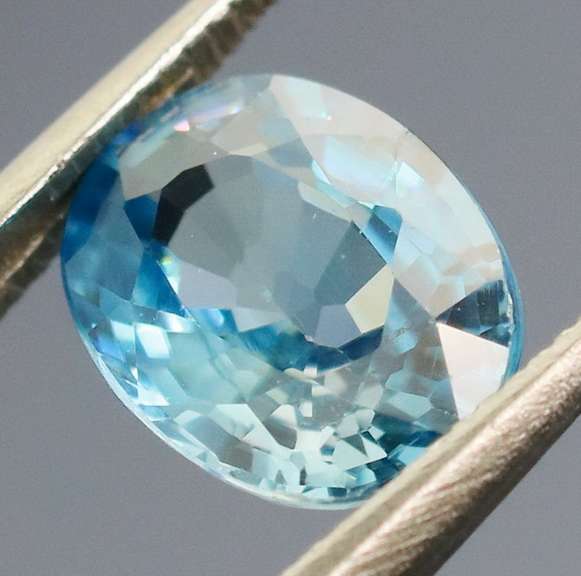 Glittering 1.66ct diamond luster blue Zircon