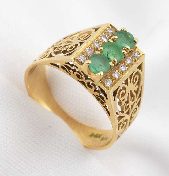 Sweet Emerald & Diamond Filigree Ring