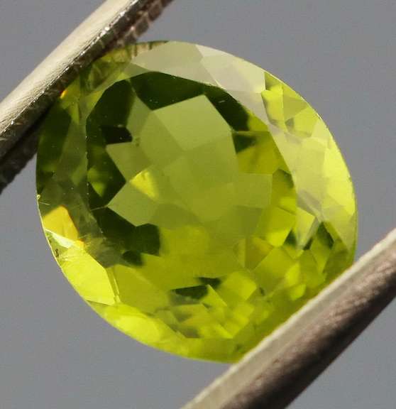 Eye catching 2.52ct Burma green Peridot