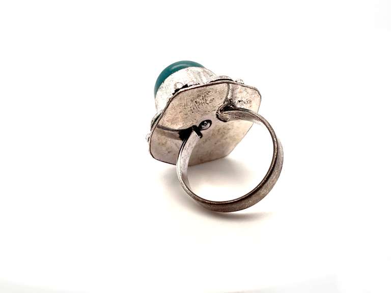 Precious Green Oval Onyx in Tibet Silver Floral Energy Ring Design