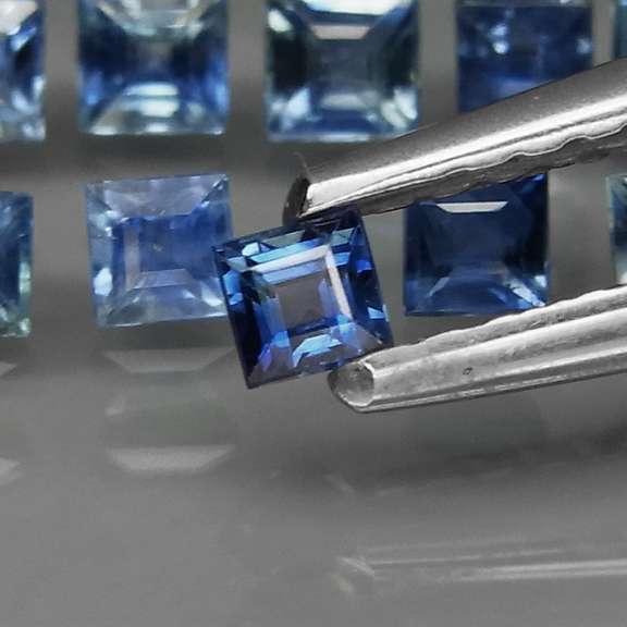 Exquisite 3.82ct 45 piece Sapphire set