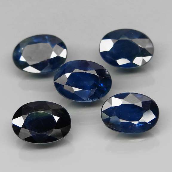 High grade 5.27ct 7x5mm Sapphire set