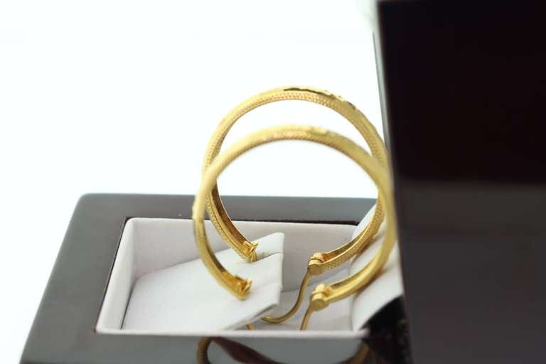 LADIES 21K  GOLD LOOP EARRINGS