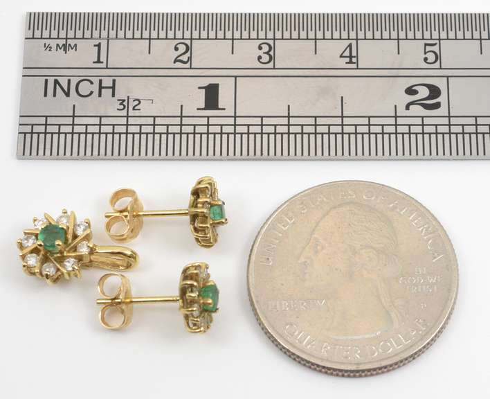 Cute Suite of Emerald & Dia. Pendant & Earrings