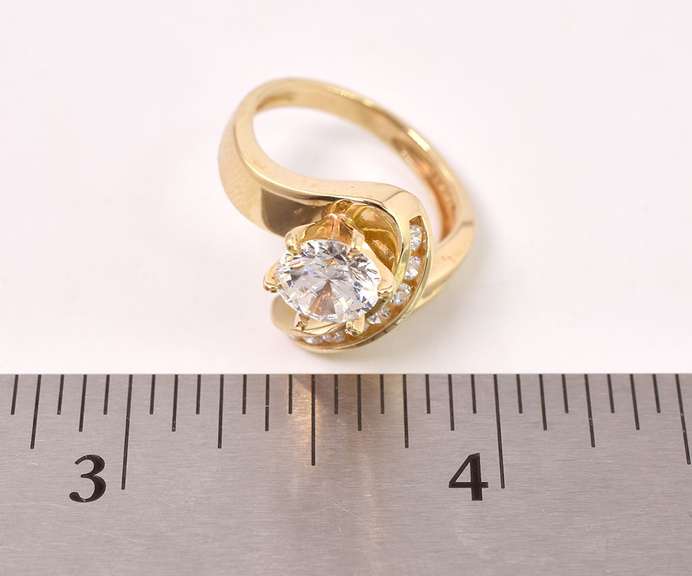 Swirling CZ Ring in 14K Yellow Gold