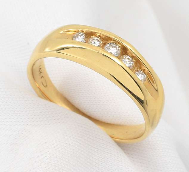 Classic Man's 5 Diamond Band