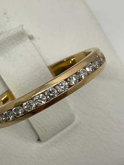 14K YELLOW GOLD DIAMOND BAND