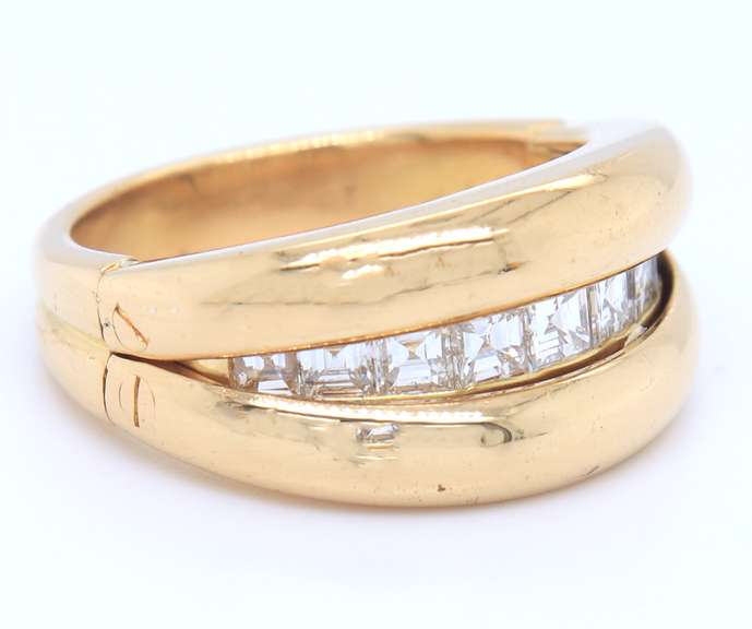 Divine 18kt Yellow Gold Square Cut Diamond Band