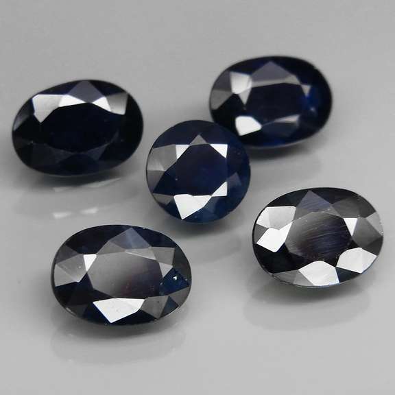 Rich blue 4.25ct mixed cut Sapphire set