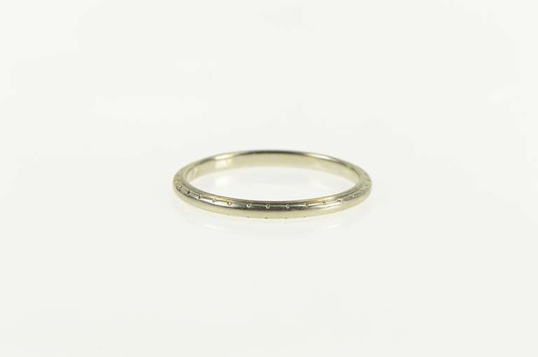 18K White Gold Art Deco Grooved Pattern Wedding Band Ring