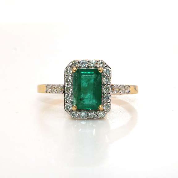 Regal Emerald and Diamond 14kt Ring