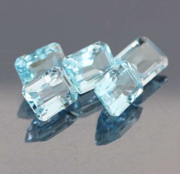 Simply brilliant 14.88ct sky blue Topaz set