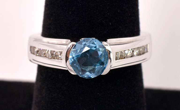 Gorgeous Approx. 1.00CTS Topaz and Diamond Ring in 14K White Gold
