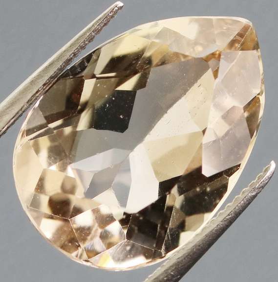 Captivating 5.93ct champagne Topaz