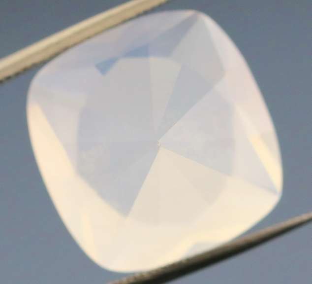 Shimmering 10.62ct  Moonstone