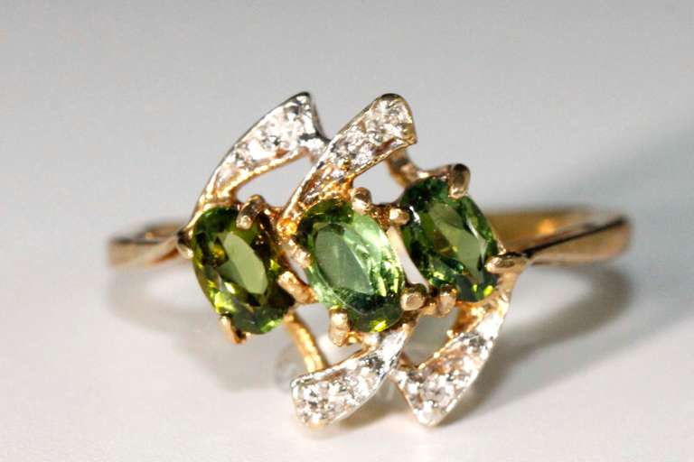 Bright Natual Tourmaline & Diamond Ring in 10K